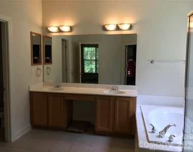 3400 Pasture View Court - Photo Thumbnail 2