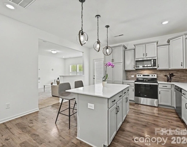 5125 Arbordale Way - Photo Thumbnail 5