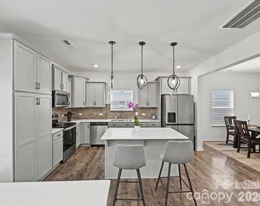 5125 Arbordale Way - Photo Thumbnail 1
