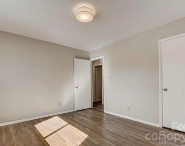 5707 Snow White Lane - Photo Thumbnail 11