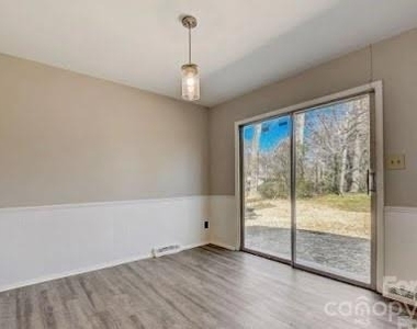 5707 Snow White Lane - Photo Thumbnail 7