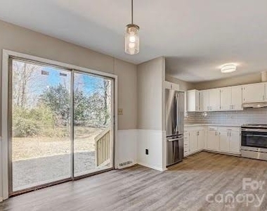 5707 Snow White Lane - Photo Thumbnail 4