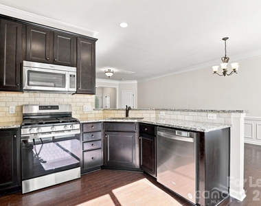 4148 Park South Station Boulevard - Photo Thumbnail 12