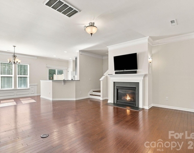 4148 Park South Station Boulevard - Photo Thumbnail 5
