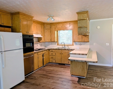 542 Elmwood Road - Photo Thumbnail 6