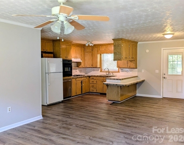 542 Elmwood Road - Photo Thumbnail 3