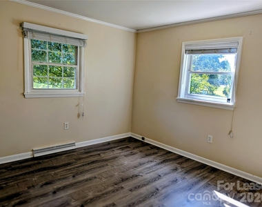 542 Elmwood Road - Photo Thumbnail 10
