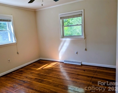 542 Elmwood Road - Photo Thumbnail 9