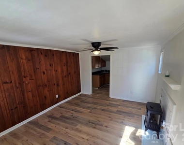 102 Malvern Drive - Photo Thumbnail 5