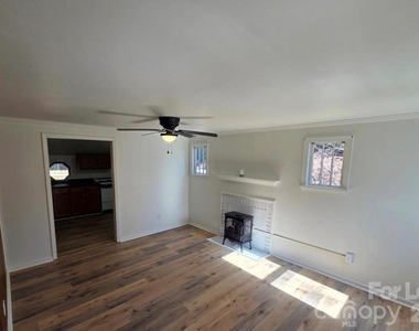 102 Malvern Drive - Photo Thumbnail 9