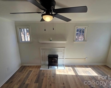 102 Malvern Drive - Photo Thumbnail 10