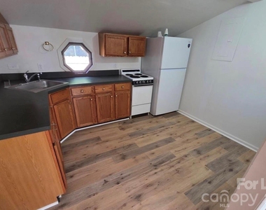 102 Malvern Drive - Photo Thumbnail 4