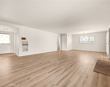 1033 Encino - Photo Thumbnail 3