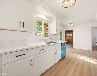1033 Encino - Photo Thumbnail 9