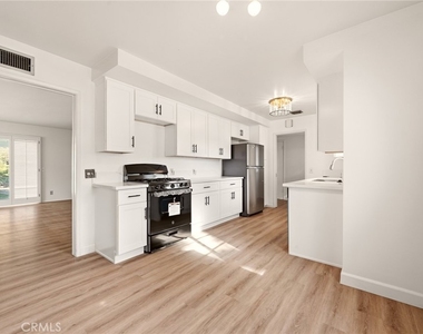 1033 Encino - Photo Thumbnail 7