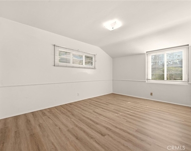 1033 Encino - Photo Thumbnail 15