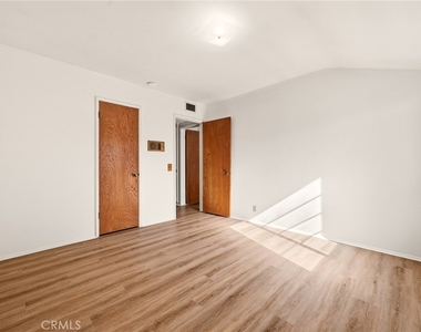 1033 Encino - Photo Thumbnail 14