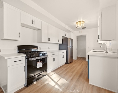 1033 Encino - Photo Thumbnail 6
