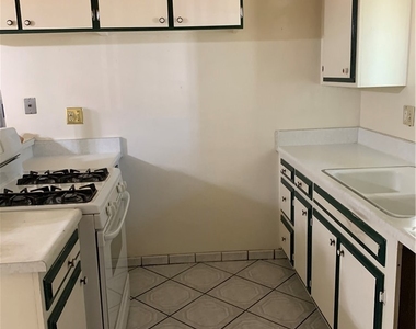 1424 Lynwood Way - Photo Thumbnail 2