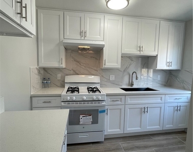 225 N Marguerita - Photo Thumbnail 12