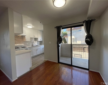 225 N Marguerita - Photo Thumbnail 4