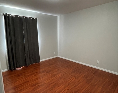 225 N Marguerita - Photo Thumbnail 15