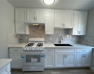 225 N Marguerita - Photo Thumbnail 6