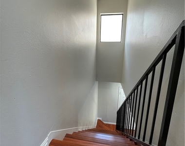 225 N Marguerita - Photo Thumbnail 10