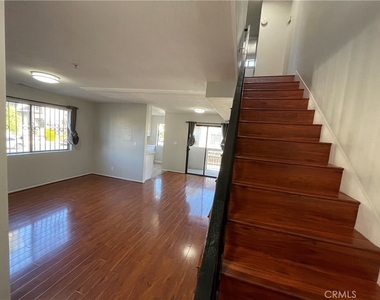 225 N Marguerita - Photo Thumbnail 5