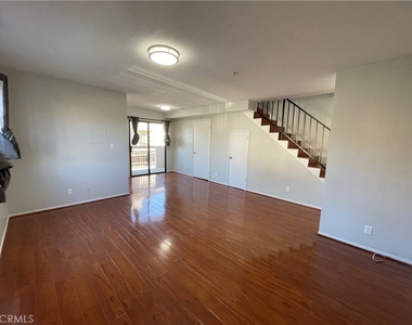 225 N Marguerita - Photo Thumbnail 2