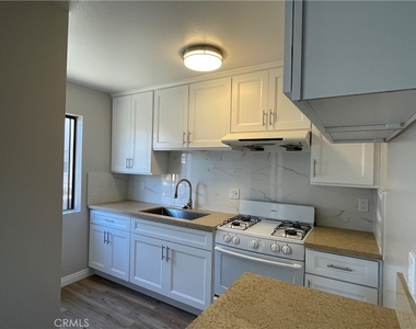 225 N Marguerita - Photo Thumbnail 3