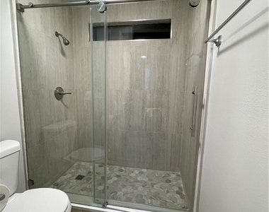 225 N Marguerita - Photo Thumbnail 10