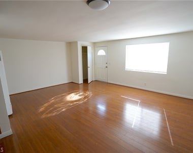 911 Genoa Street - Photo Thumbnail 2