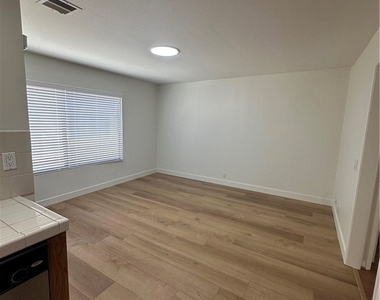 16 Goldstar Place - Photo Thumbnail 9