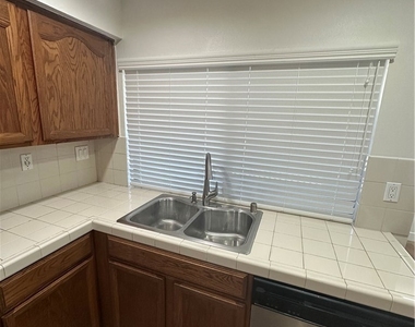 16 Goldstar Place - Photo Thumbnail 7