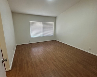 16 Goldstar Place - Photo Thumbnail 15