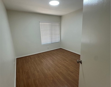 16 Goldstar Place - Photo Thumbnail 18