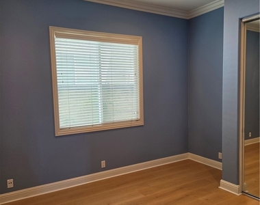 17568 Cloverdale - Photo Thumbnail 10