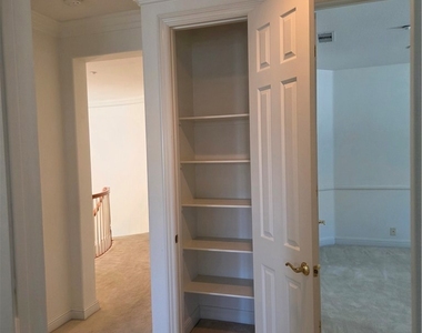 17568 Cloverdale - Photo Thumbnail 24