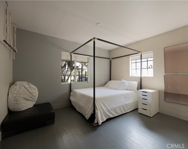 11049 Blix Street - Photo Thumbnail 23