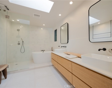 11049 Blix Street - Photo Thumbnail 22
