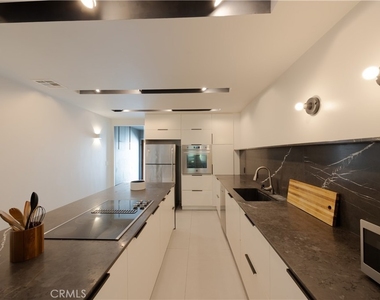 11049 Blix Street - Photo Thumbnail 15