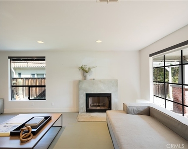 11049 Blix Street - Photo Thumbnail 8