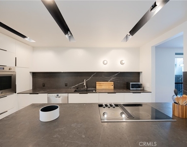 11049 Blix Street - Photo Thumbnail 14