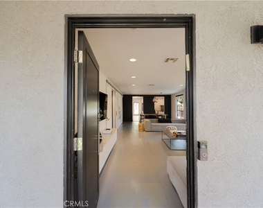 11049 Blix Street - Photo Thumbnail 5