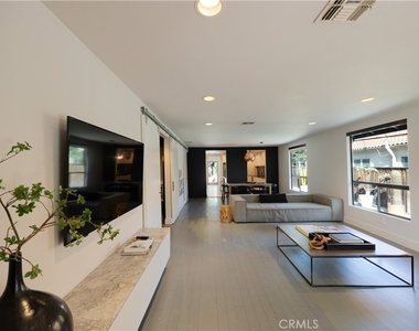 11049 Blix Street - Photo Thumbnail 6