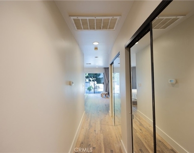 11049 Blix Street - Photo Thumbnail 17