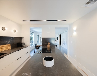 11049 Blix Street - Photo Thumbnail 16