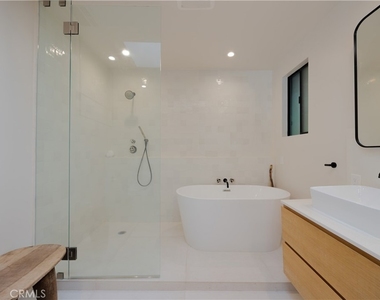 11049 Blix Street - Photo Thumbnail 20