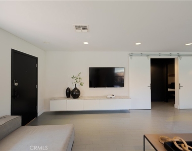 11049 Blix Street - Photo Thumbnail 9